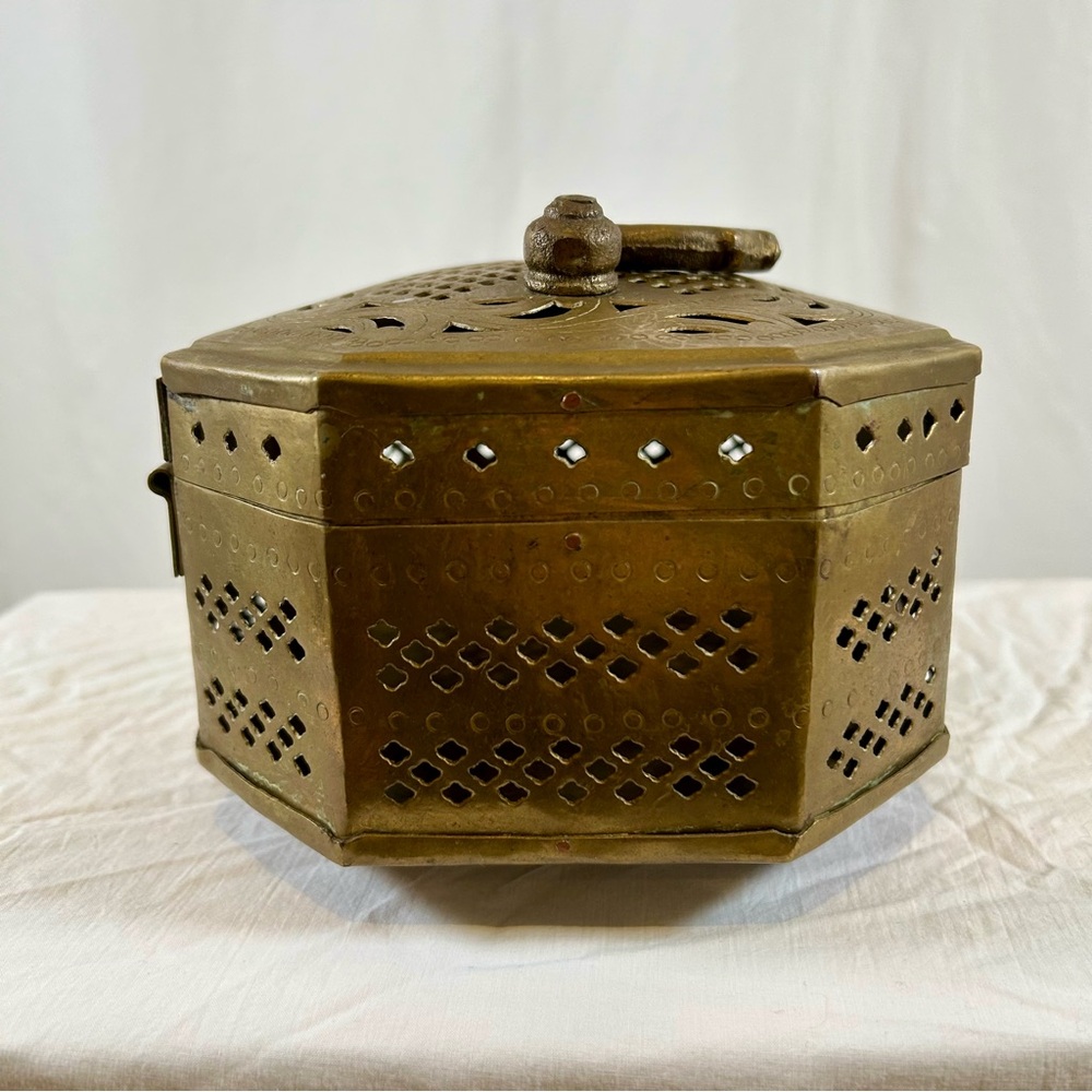 Vintage MCM Large Indian Made Brass Cut-Out Lotus Cricket Incense Box - Picture 8 of 15